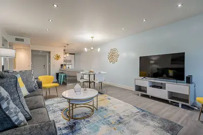 Image de Brand New  Old Town  2bd\/2bth  Pool  Furnished