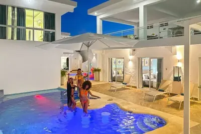 Image de Beach Party Villa, 11 Bedrooms, 3 Pools and Jacuzzi