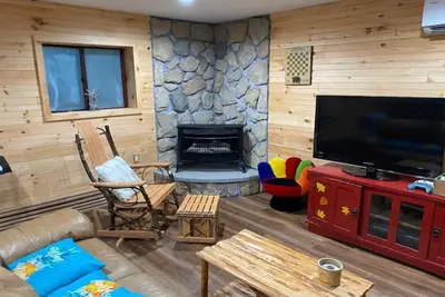 Image de Woody Retreat Intimate Chalet + Oak Sauna