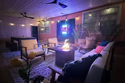 Image de Lake of the Ozarks Lakefront home with water slide and game porch