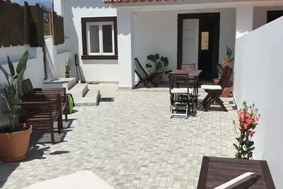 Image de Cozy 2 Br House w/ Patio in Azenhas do Mar