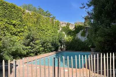 Image de Grande maison vigneronne avec piscine