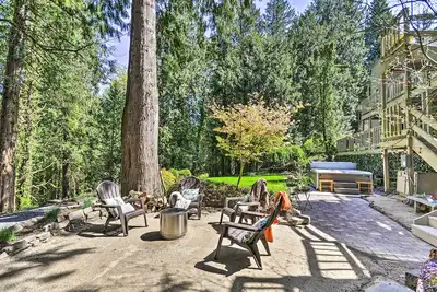 Image de ‘The Owl’s Nest’ w/ Hot Tub & Forest Views!