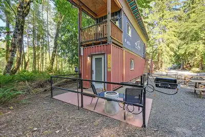 Image de Steps to Foothills Trail: Unique Carbonado Studio