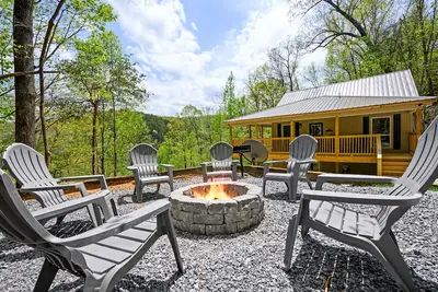 Image de Free Dollywood tickets - Secluded Cabin w/great views, fire pit, & shuffle board