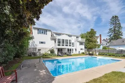 Image de Stunning Beach House with an in-ground pool!