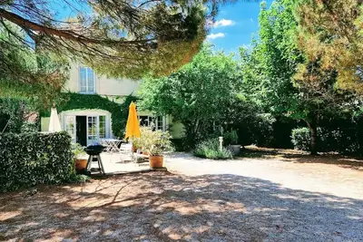 Image de Demeure d'exception au sein d'un parc arboré avec piscine