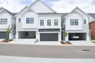 Image de New! 3 bed 4 bath townhome!