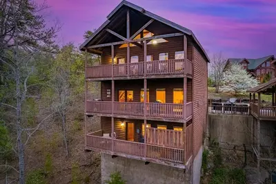 Image de ⛰️Breathtaking Views 🎱Huge Game Room 💦Hot Tub