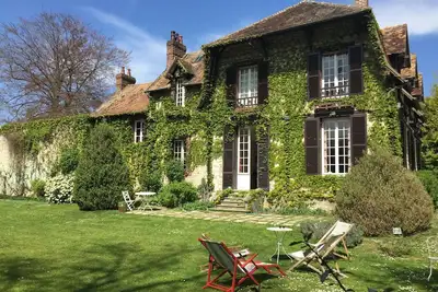 Image de Large Anglo-Norman family house with swimming pool on the banks of the Seine