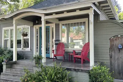 Image de Bidwell Bijou: Luxurious home 1 block from Bidwell Park & Downtown.