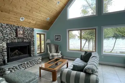 Image de Beautiful, well maintained home on Lake Michigan at Indian Point!