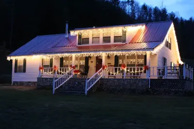 Image de Beautiful updated farmhouse in N. E. Tn mountains.
