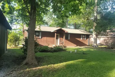 Image de Weekend getaway at scenic Black River Lake with floating dock and boathouse.