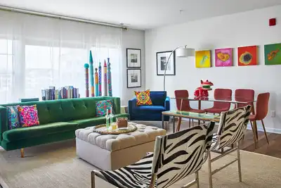 Image de Sunny, immaculate art-filled condo minutes from best beaches in Delaware