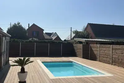 Image de Maison chaleureuse avec piscine chauffée au bord de mer