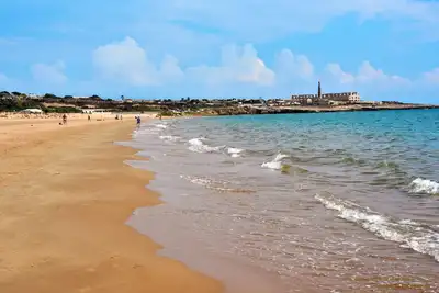 Image de A Few Meters From The Sea Between Baroque And Montalbano