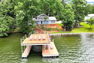 Image de Summer dates available! Great lake views. Easy walk to dock