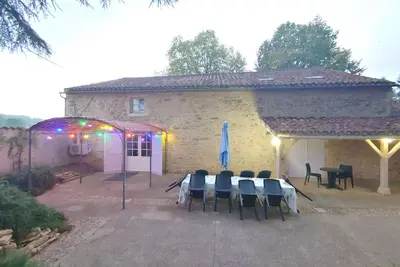 Image de Gîte dans le Lot avec piscine couverte privative