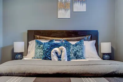 Image de Luxurious and Family-friendly 2brm private basement suite. Close to all amenities