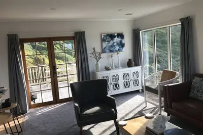 Image de Quality Family Home close to bush and city