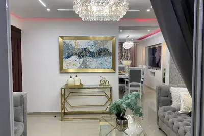 Image de Lovely and cozy home with pool and Gym. Located near major Bars and Restaurants