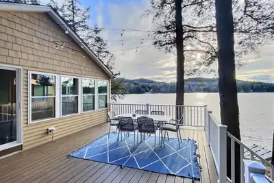 Image de Waterfront lake house, Wood stove & Private beach, Solo Bonfire pit