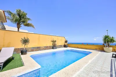 Image de Villa Galasol with heated pool.