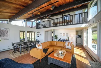 Image de Hawks Nest · Mountain Top Cabin w/ Amazing Views, Coffee, Games