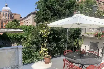 Image de Apartment with terrace in the heart of Venice in a calm and well-serviced neighborhood