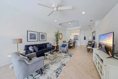 Image de Beautifully furnished, minutes to Downtown Naples, beaches, and Marco Island