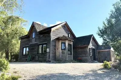 Image de Blue Mountain 3 bedroom home - Minutes from the beach and Village!