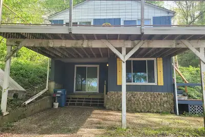 Image de Country cottage, Baseline Lake. Come fish, kayak or enjoy a camp fire.