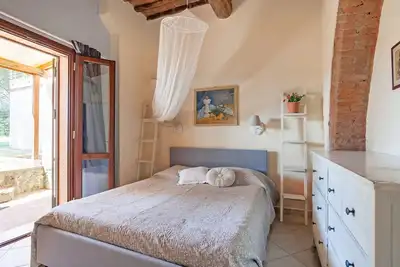 Image de Appartement confortable dans un quartier charmant.