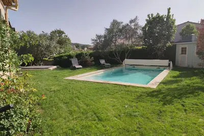 Image de Au coeur d'un village provençal maison de 130m2 avec grande piscine sécurisée