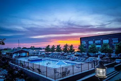 Image de Marina Sunsets Overlooking Chesapeake's Pool