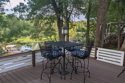 Image de Cozy Cedar Creek Lake Cabin W\/Dock. Prime Fishing location Firepit, Paddle boat.