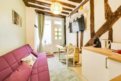 Image de 🇬🇧 Charming Parisian Apartment in the Heart of the Latin Quarter 🏙️✨