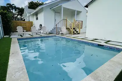 Beautiful Little Havana Home with Pool. Near airport, beaches and night life