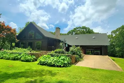Image de Secluded Lakefront Cabin with Pool and Private Boat Ramp