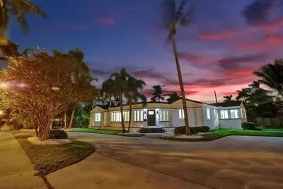 Image de Beach Home 4300 Sf Heated Pool, Walk to Beach