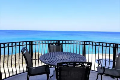 Image de Stunning Oceanfront View/Spacious Condo--beside Fin, near Beach & Town