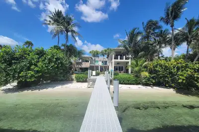 Image de Waterfront oasis w/white sand beach, pool & dock minutes to Delray & Palm Beach!