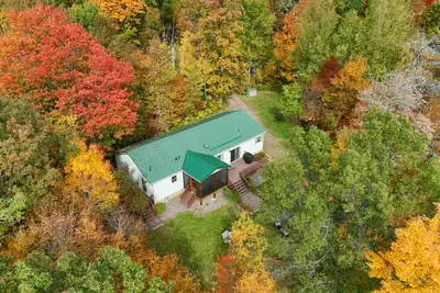 Image de Lakefront Cabin w Screened Deck! Pontoon Rental! 2 Kayaks / Fishing Row Boat!