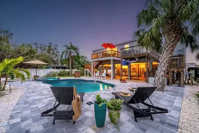 Image de Coastal Cottage w/ Pickleball and Outdoor Oasis 2 mi to Beach