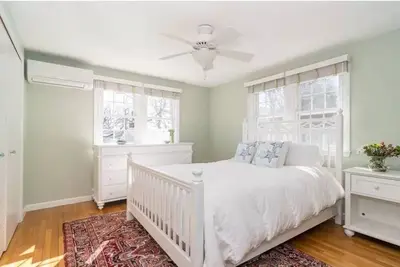 Image de \"Magical\": Steps to the beach in laid-back beach community