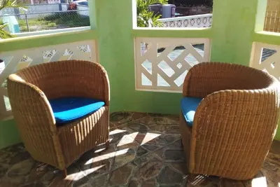 Image de South Side. . . . . . Quaint and attractive\nQuiet and breezy patio. \n
