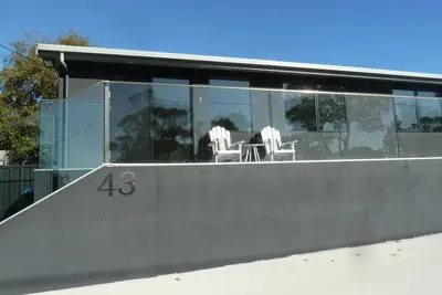 Image de Situated across the road from the beach