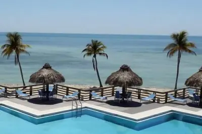 Image de Beautiful oceanfront resort located at mile marker 73. 8