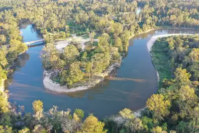 Image de Treehouse Riverfront Retreat! Unplug & Reconnect